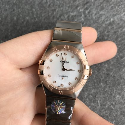 2025112414485663 420x420 - AF再譜新篇，推出歐米茄第五代星座石英系列高仿腕表